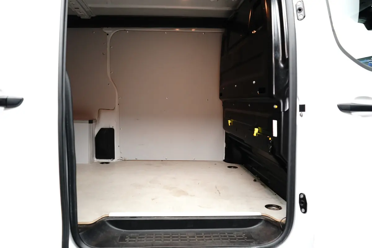 gesloten Bestelwagen Basis L (L3) AUTOMAAT - BETIMMERING - NAVI BY APP