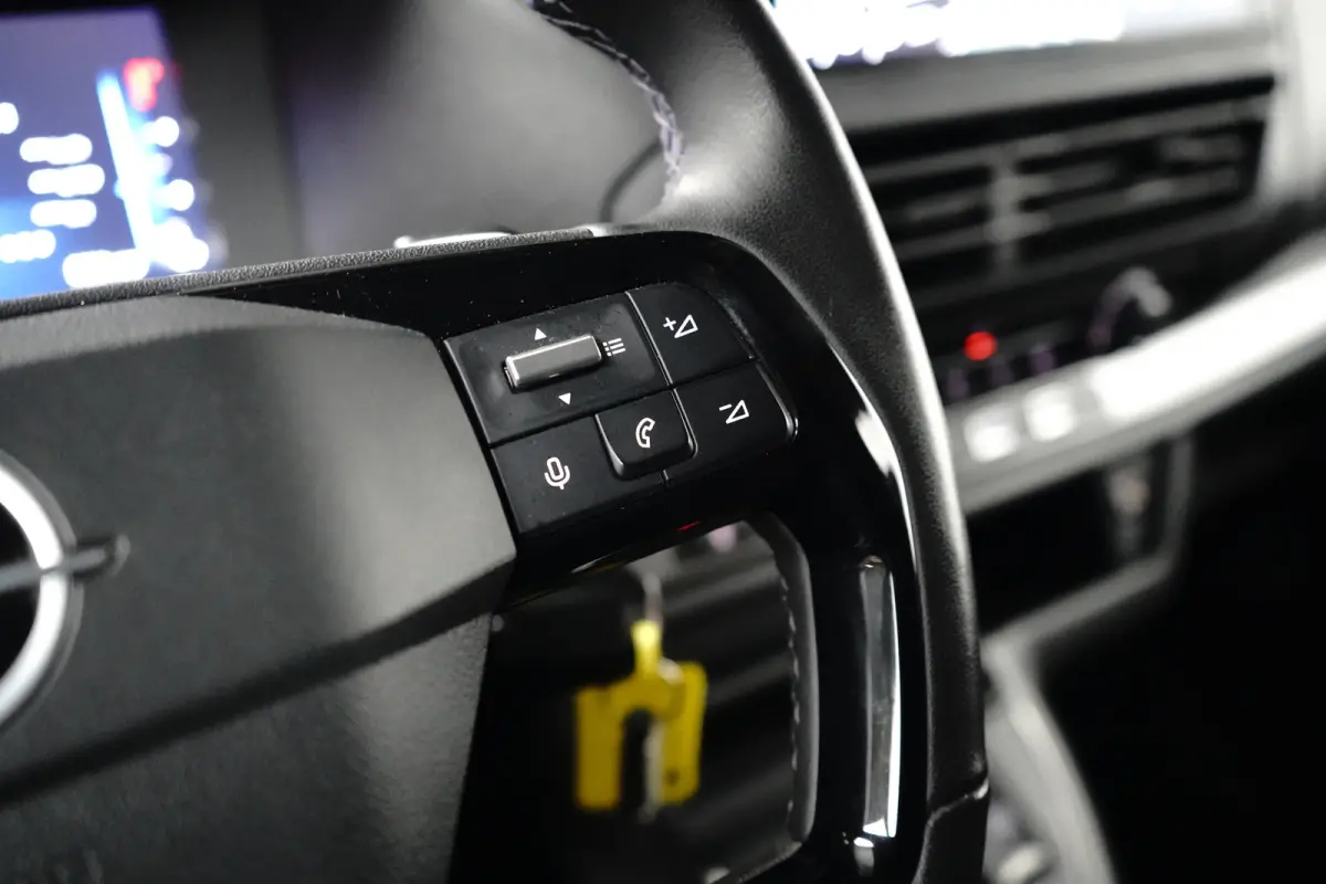 gesloten Bestelwagen Basis L (L3) AUTOMAAT - BETIMMERING - NAVI BY APP