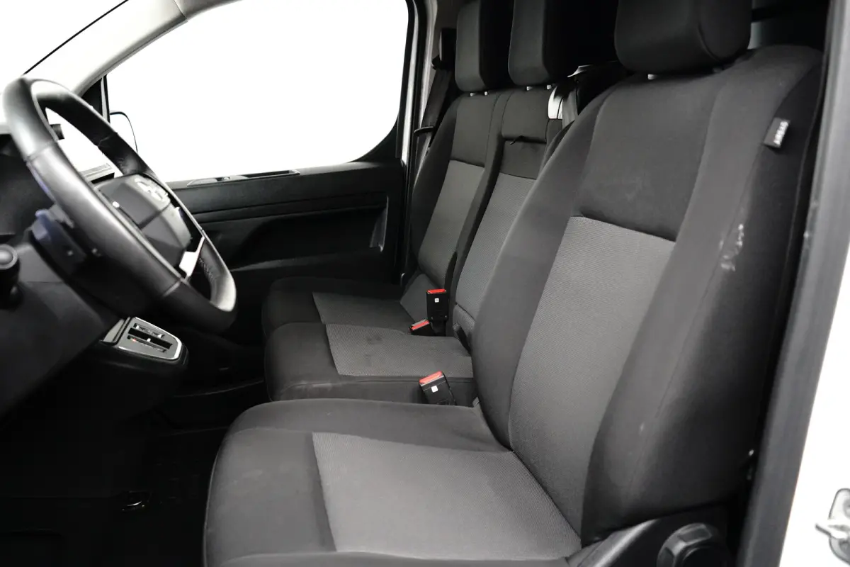gesloten Bestelwagen Basis L (L3) AUTOMAAT - BETIMMERING - NAVI BY APP