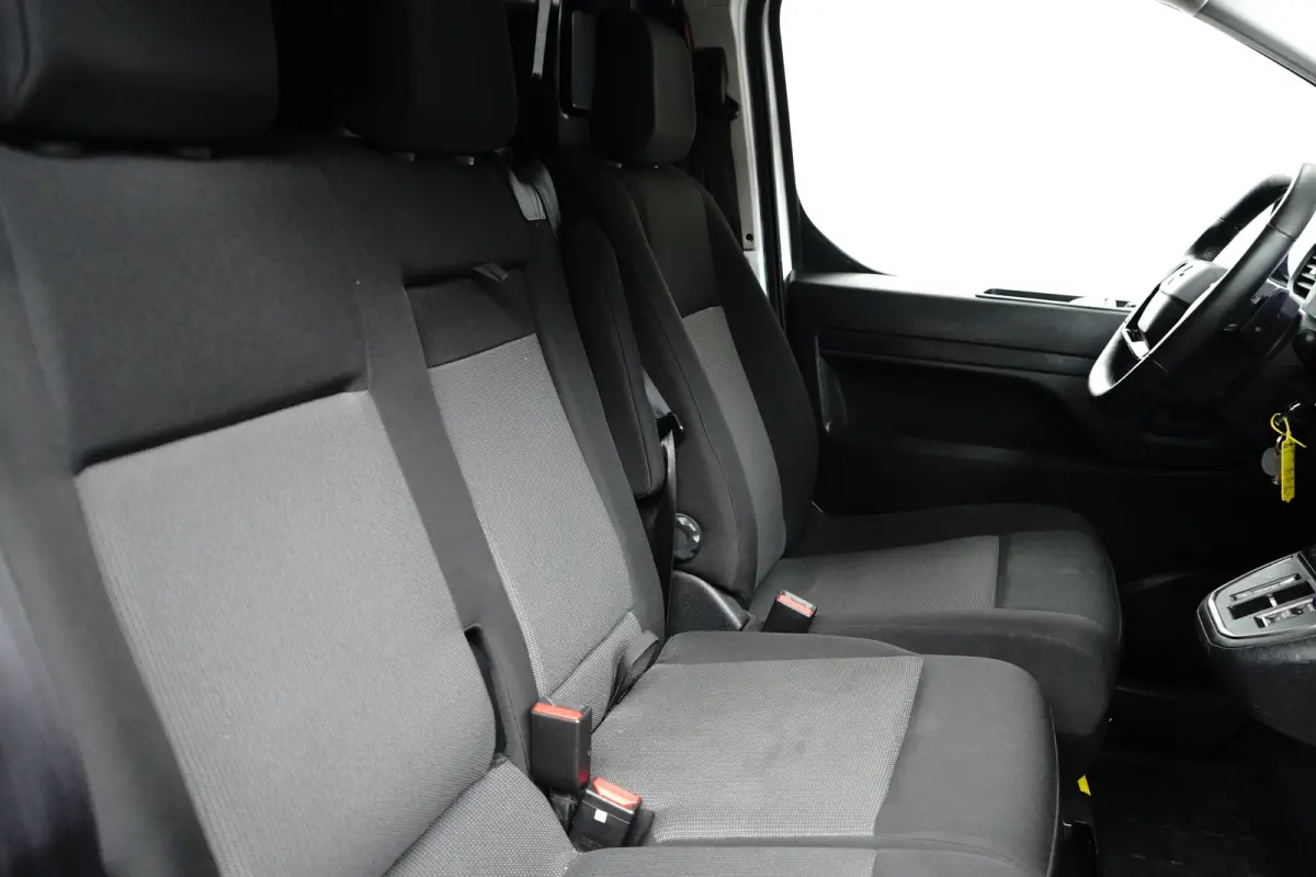 gesloten Bestelwagen Basis L (L3) AUTOMAAT - BETIMMERING - NAVI BY APP