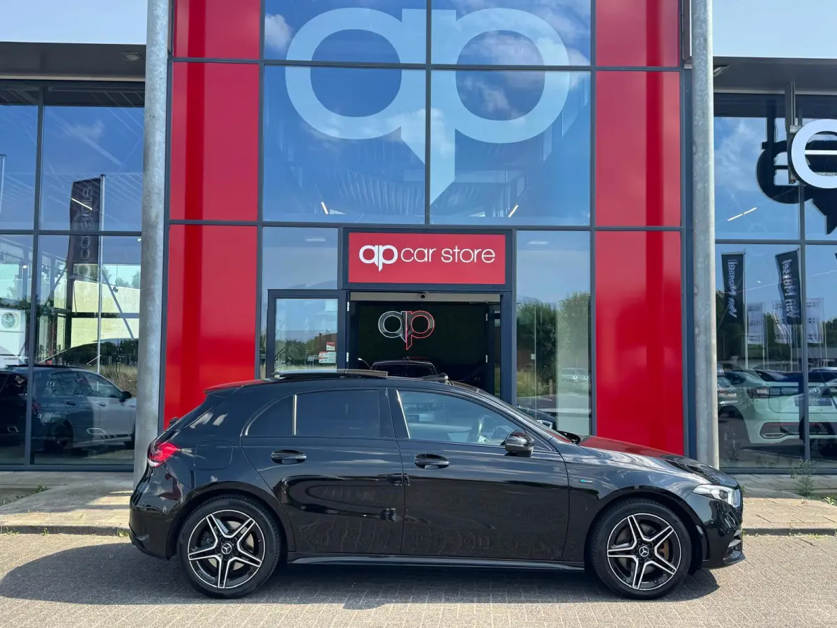 250 e AMG | Panorama | Ambient Lighting | Carplay | Camera | BTW |