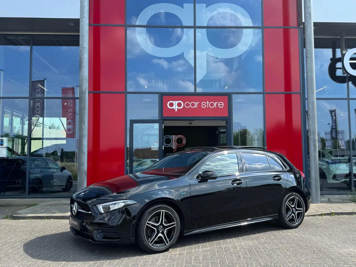 250 e AMG | Panorama | Ambient Lighting | Carplay | Camera | BTW |