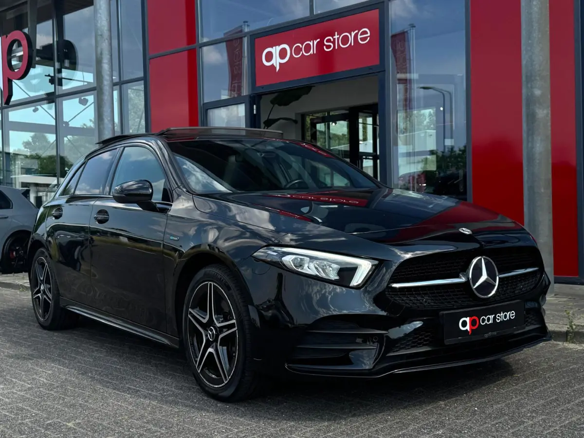 250 e AMG | Panorama | Ambient Lighting | Carplay | Camera | BTW |