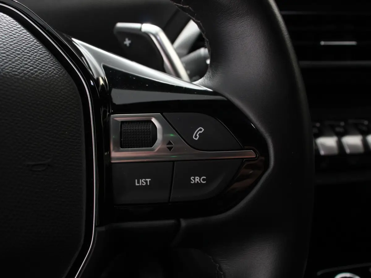 1.6 Hybrid 225PK Allure Pack Navigatie Apple Carplay/Android Auto Camera Parkeersensoren Adaptive Cruise Control Dodehoek assistent Stoelverwarming Climate Control Virtual Cockpit  Lichtmeta