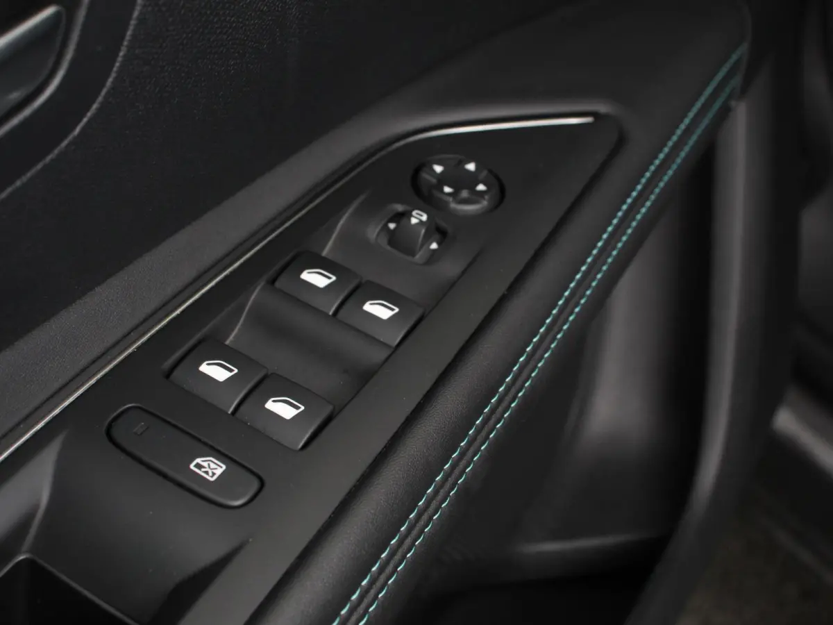 1.6 Hybrid 225PK Allure Pack Navigatie Apple Carplay/Android Auto Camera Parkeersensoren Adaptive Cruise Control Dodehoek assistent Stoelverwarming Climate Control Virtual Cockpit  Lichtmeta