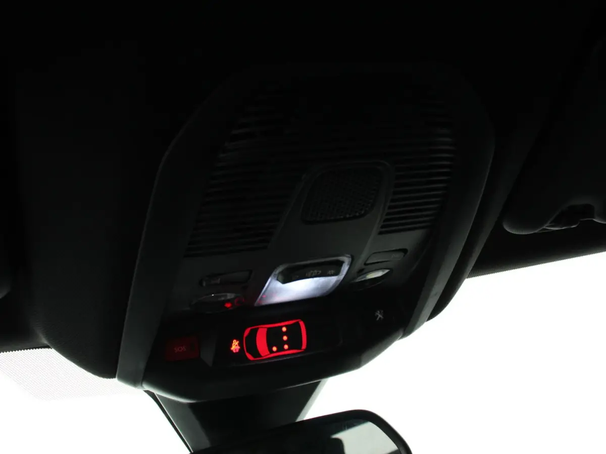 1.6 Hybrid 225PK Allure Pack Navigatie Apple Carplay/Android Auto Camera Parkeersensoren Adaptive Cruise Control Dodehoek assistent Stoelverwarming Climate Control Virtual Cockpit  Lichtmeta