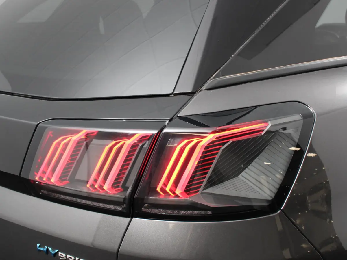 1.6 Hybrid 225PK Allure Pack Navigatie Apple Carplay/Android Auto Camera Parkeersensoren Adaptive Cruise Control Dodehoek assistent Stoelverwarming Climate Control Virtual Cockpit  Lichtmeta