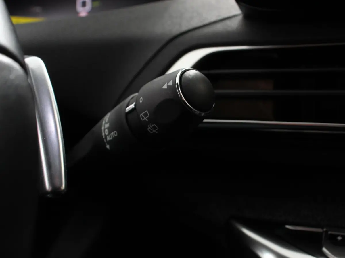 1.6 Hybrid 225PK Allure Pack Navigatie Apple Carplay/Android Auto Camera Parkeersensoren Adaptive Cruise Control Dodehoek assistent Stoelverwarming Climate Control Virtual Cockpit  Lichtmeta