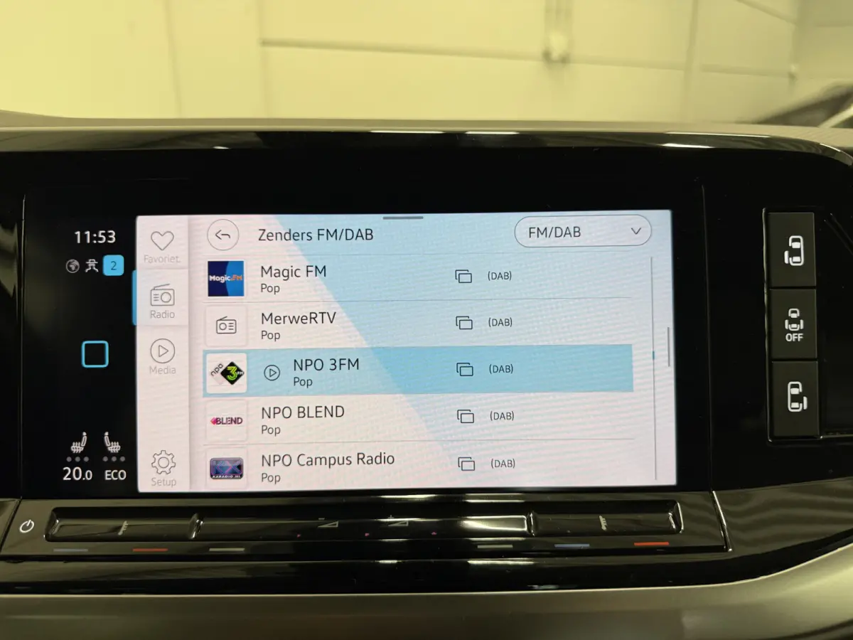 1.4 eHybrid Life 7p. TREKHAAK/ACC/ELECTR.SCHUIFDEUREN/SOH 92%/CAMERA/17"/CARPLAY/STOEL+STUURVERW/ELECTR.A.KLEP/PRIVACY/REFLEXSILBER/VOLLEDIG VW DEALER HISTORIE