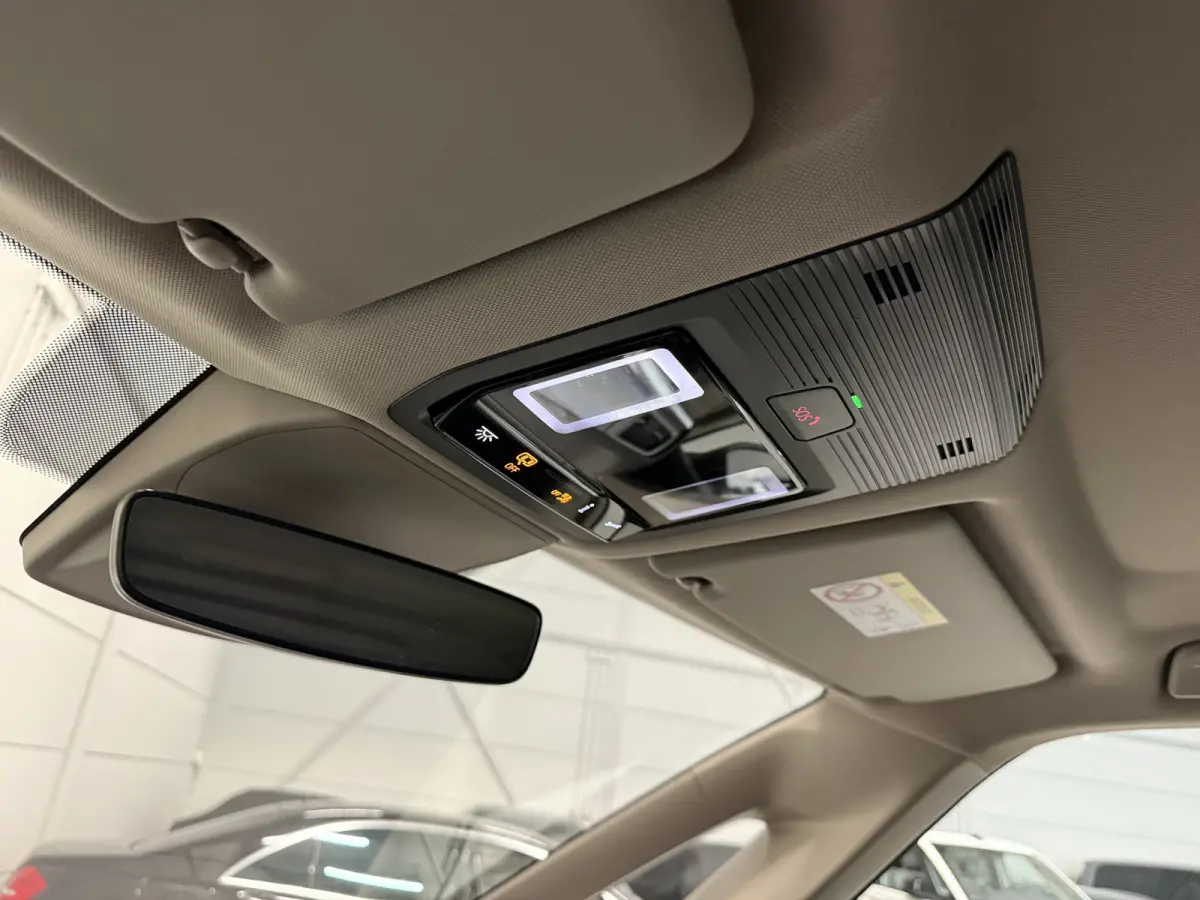 1.4 eHybrid Life 7p. TREKHAAK/ACC/ELECTR.SCHUIFDEUREN/SOH 92%/CAMERA/17"/CARPLAY/STOEL+STUURVERW/ELECTR.A.KLEP/PRIVACY/REFLEXSILBER/VOLLEDIG VW DEALER HISTORIE
