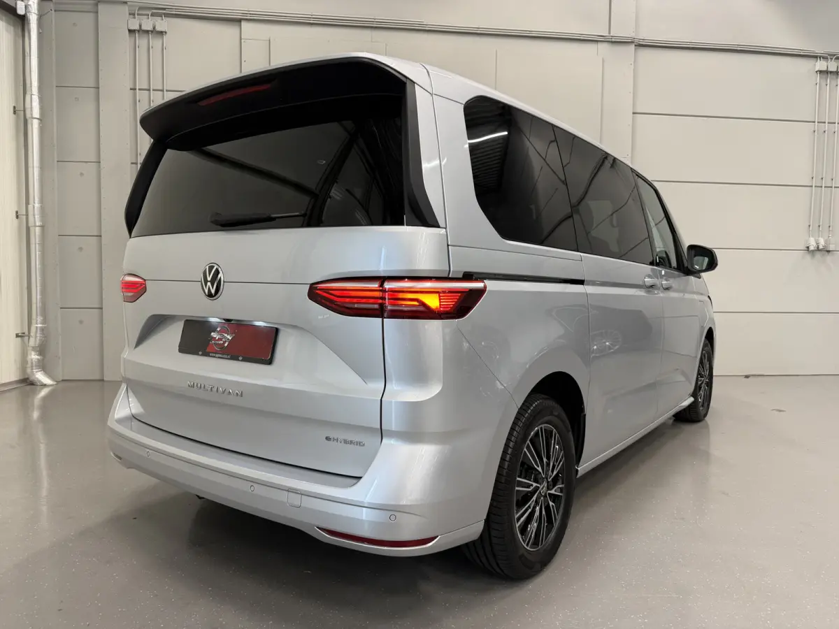 1.4 eHybrid Life 7p. TREKHAAK/ACC/ELECTR.SCHUIFDEUREN/SOH 92%/CAMERA/17"/CARPLAY/STOEL+STUURVERW/ELECTR.A.KLEP/PRIVACY/REFLEXSILBER/VOLLEDIG VW DEALER HISTORIE
