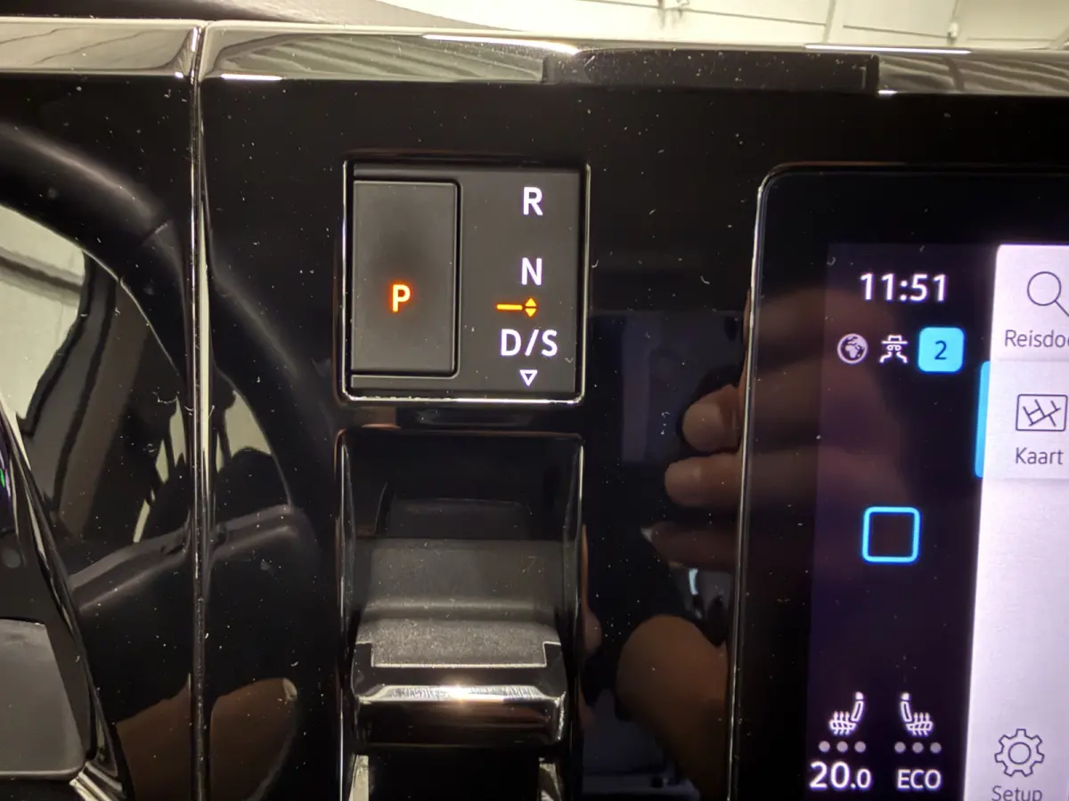 1.4 eHybrid Life 7p. TREKHAAK/ACC/ELECTR.SCHUIFDEUREN/SOH 92%/CAMERA/17"/CARPLAY/STOEL+STUURVERW/ELECTR.A.KLEP/PRIVACY/REFLEXSILBER/VOLLEDIG VW DEALER HISTORIE