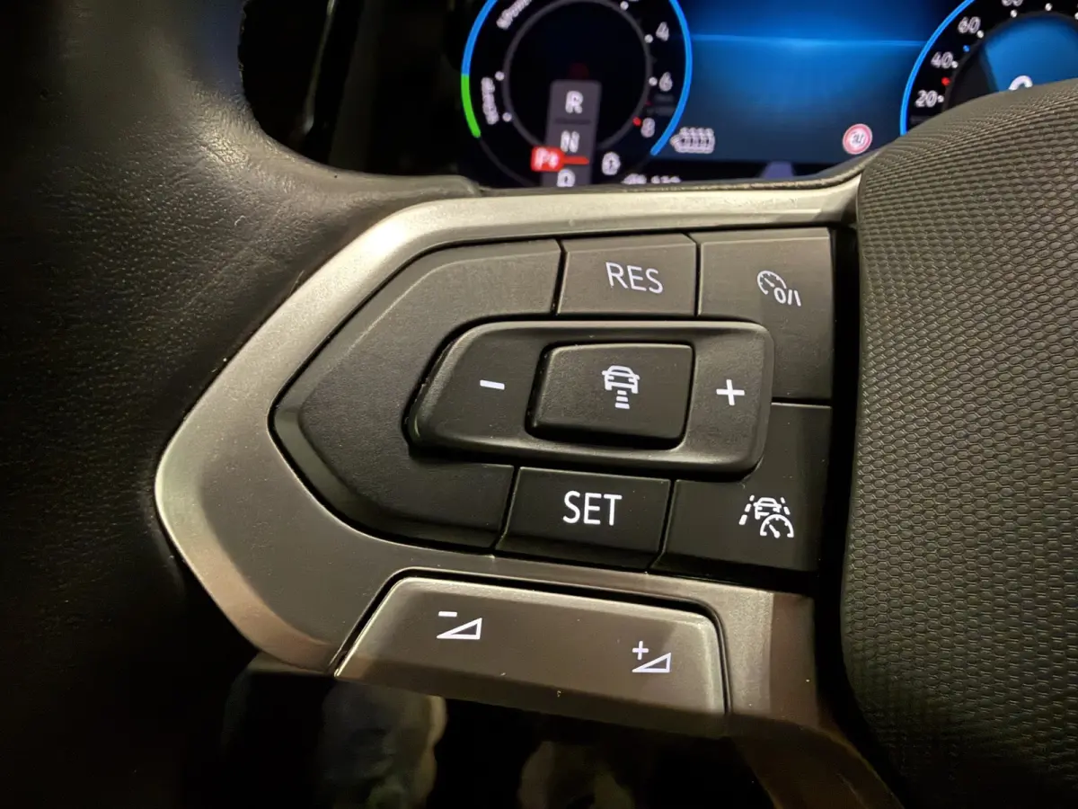 1.4 eHybrid Life 7p. TREKHAAK/ACC/ELECTR.SCHUIFDEUREN/SOH 92%/CAMERA/17"/CARPLAY/STOEL+STUURVERW/ELECTR.A.KLEP/PRIVACY/REFLEXSILBER/VOLLEDIG VW DEALER HISTORIE