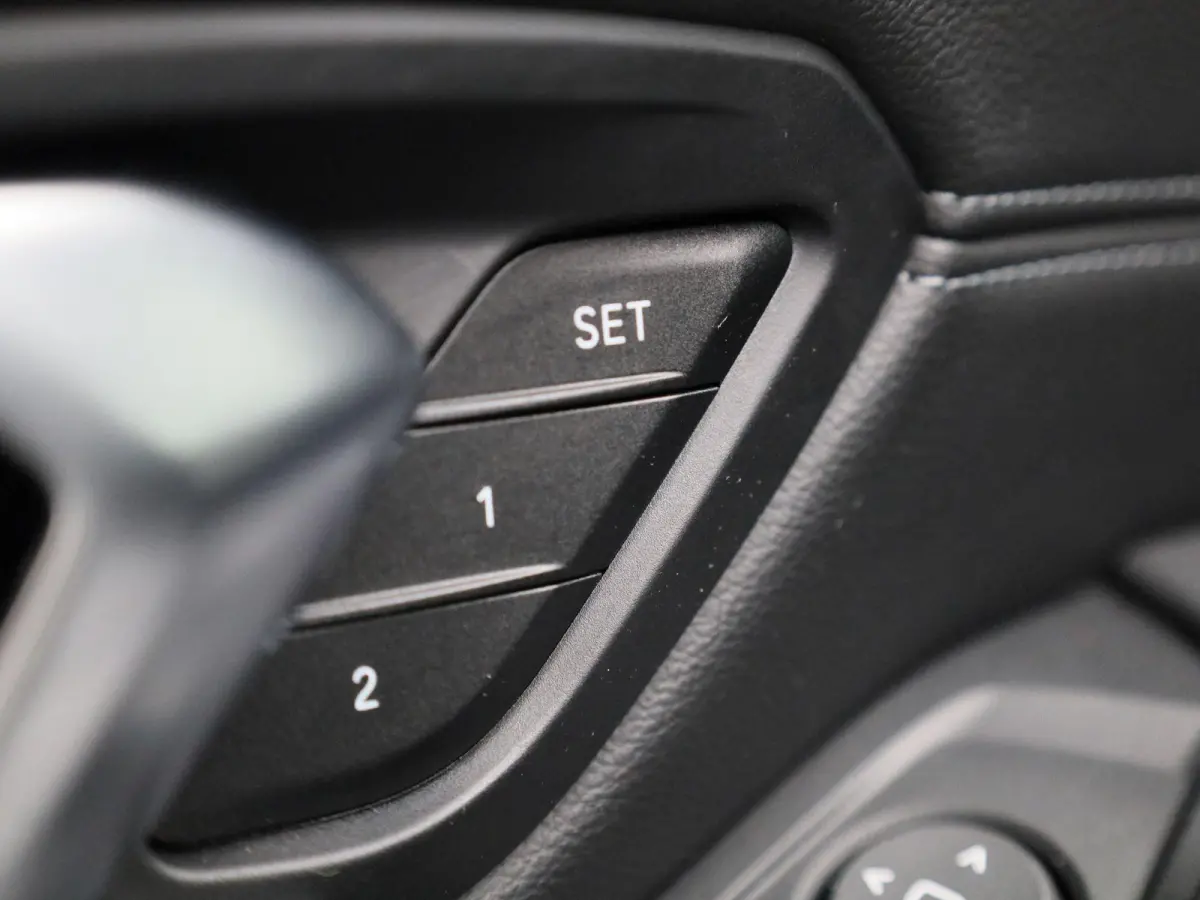 318i M-sport Edition | Apple Carplay / Android Auto | Panoramadak | Stoelverwarming | Achteruitrijcamera | Parkeersensoren |