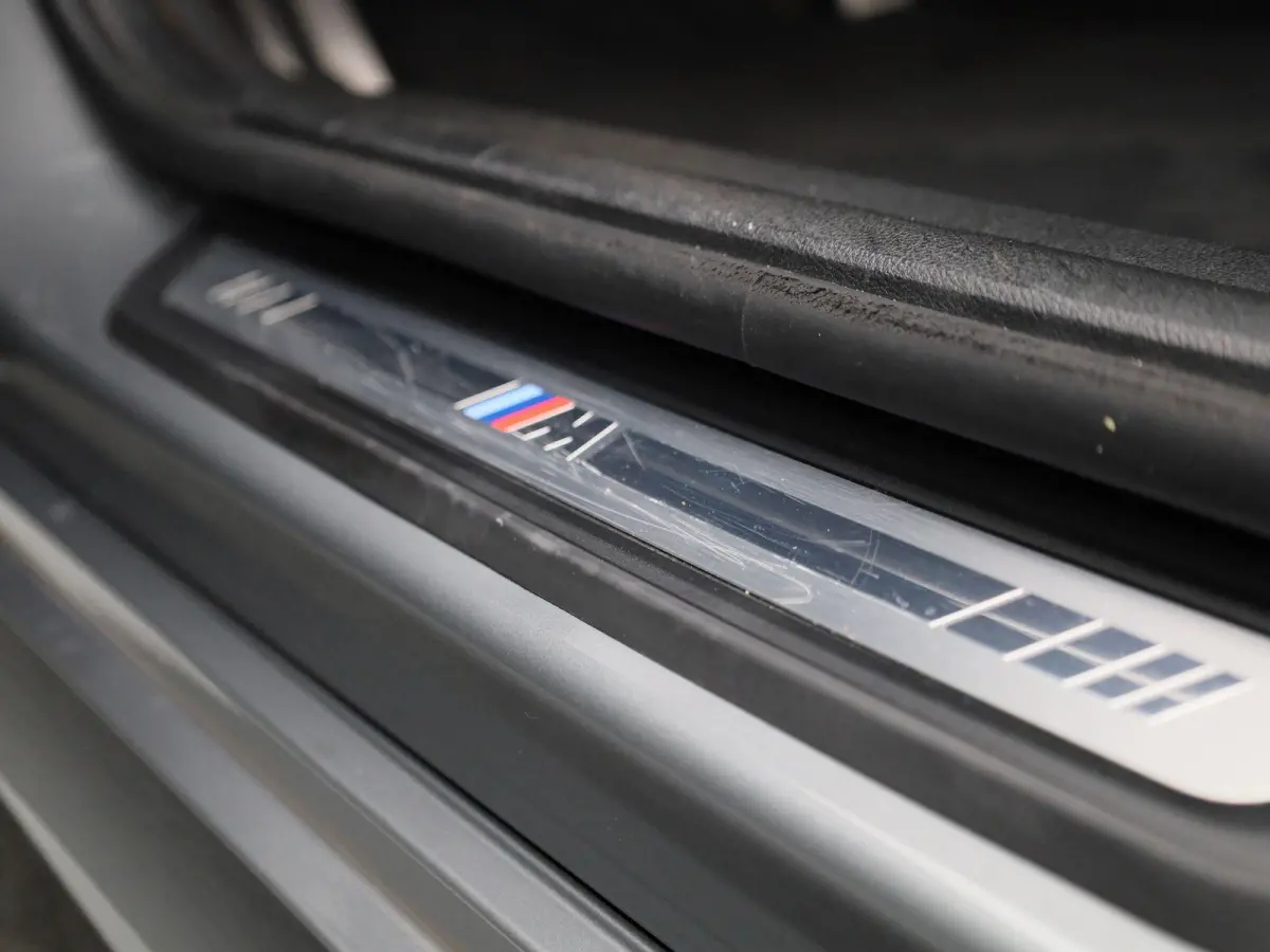 318i M-sport Edition | Apple Carplay / Android Auto | Panoramadak | Stoelverwarming | Achteruitrijcamera | Parkeersensoren |