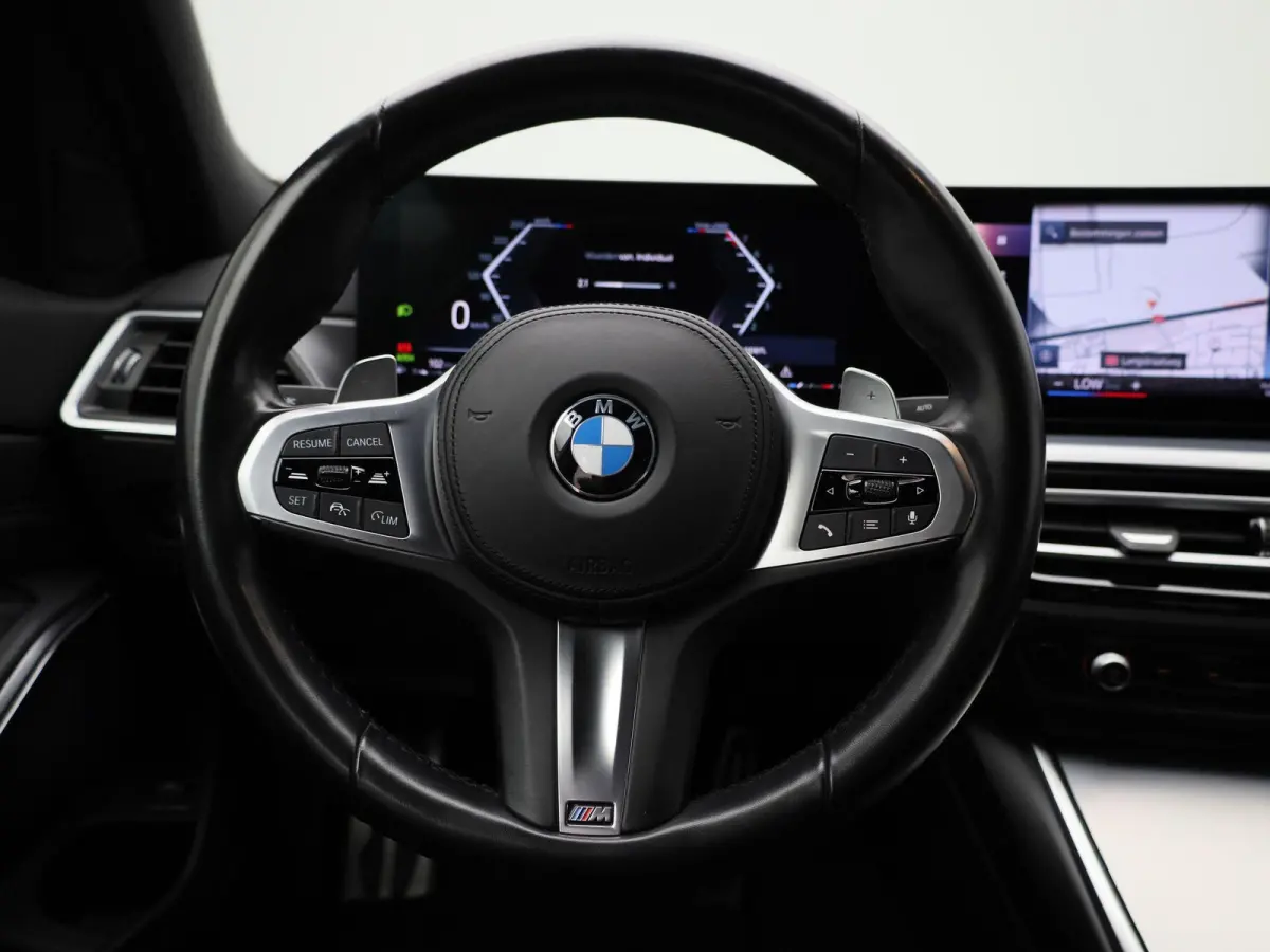 318i M-sport Edition | Apple Carplay / Android Auto | Panoramadak | Stoelverwarming | Achteruitrijcamera | Parkeersensoren |