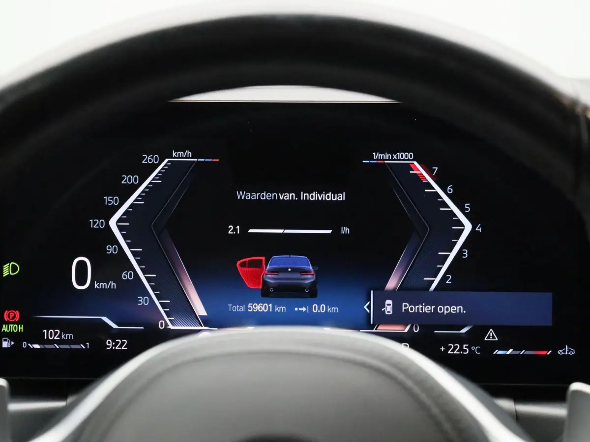 318i M-sport Edition | Apple Carplay / Android Auto | Panoramadak | Stoelverwarming | Achteruitrijcamera | Parkeersensoren |
