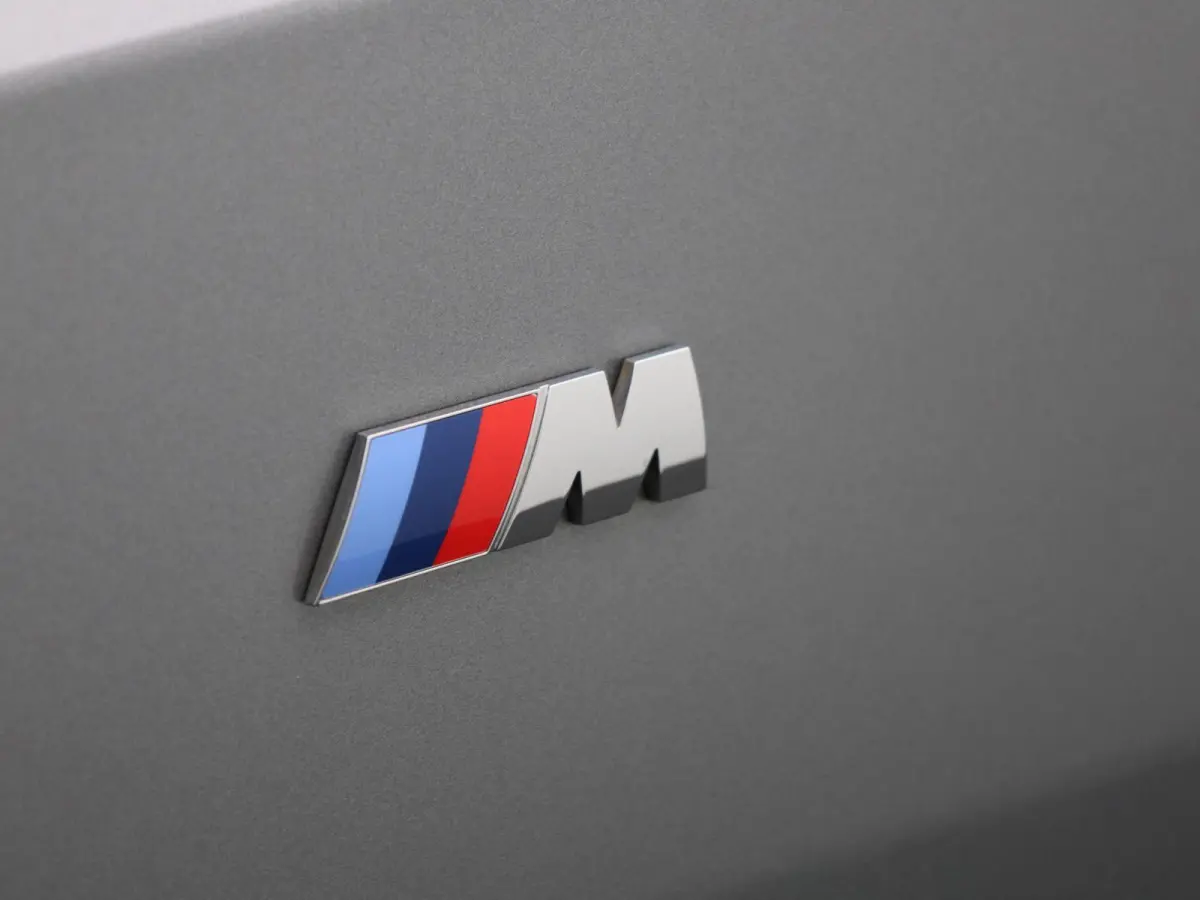 318i M-sport Edition | Apple Carplay / Android Auto | Panoramadak | Stoelverwarming | Achteruitrijcamera | Parkeersensoren |