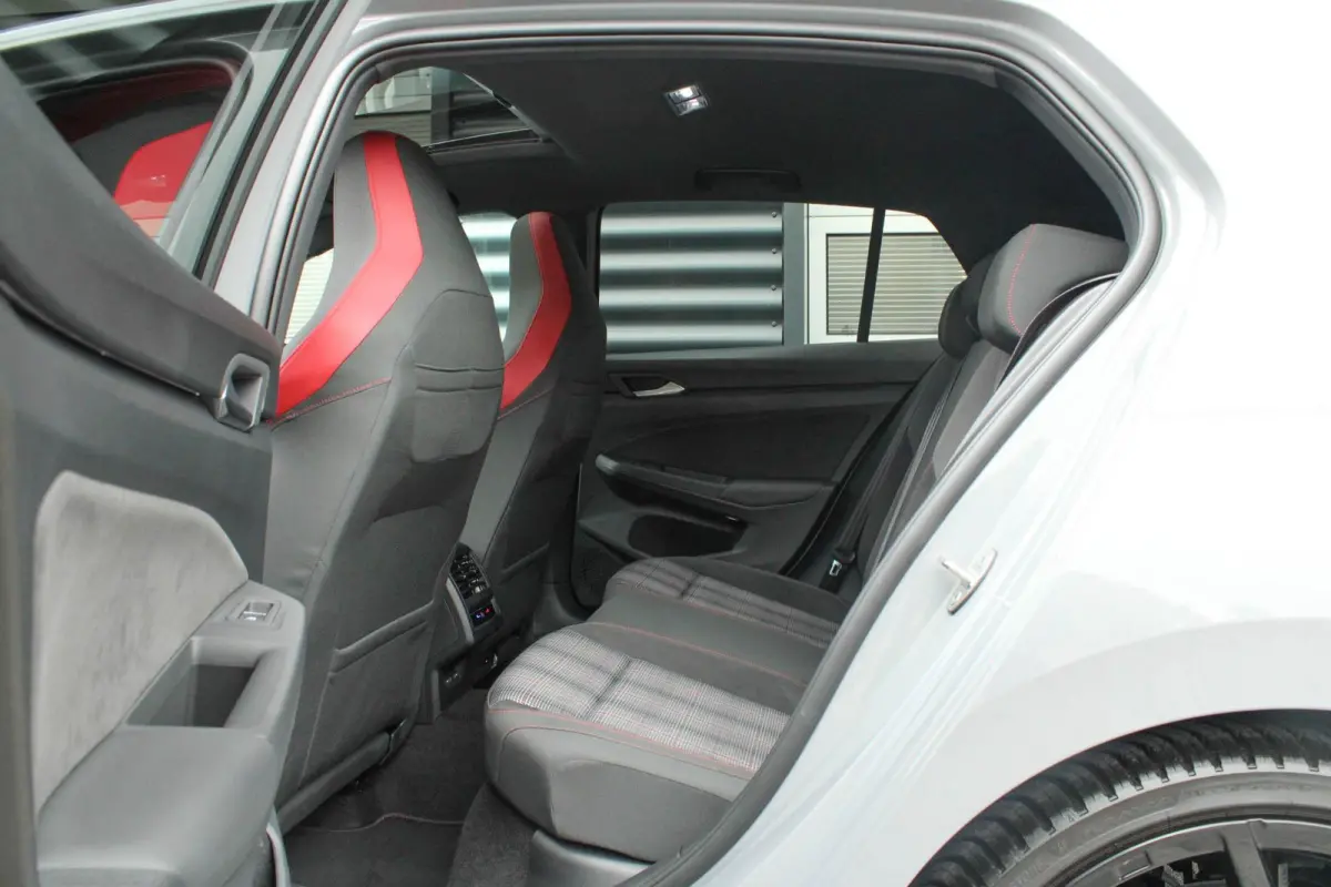 GTI 2.0 TSI 265pk DSG | DCC Onderstel | Panoramadak | Camera | 19" Estoril Velgen