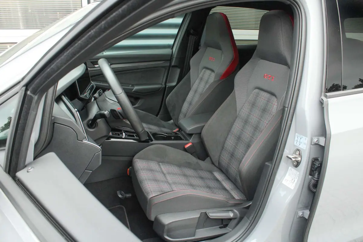 GTI 2.0 TSI 265pk DSG | DCC Onderstel | Panoramadak | Camera | 19" Estoril Velgen