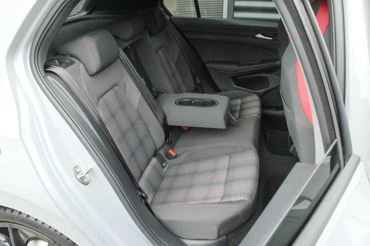 GTI 2.0 TSI 265pk DSG | DCC Onderstel | Panoramadak | Camera | 19" Estoril Velgen