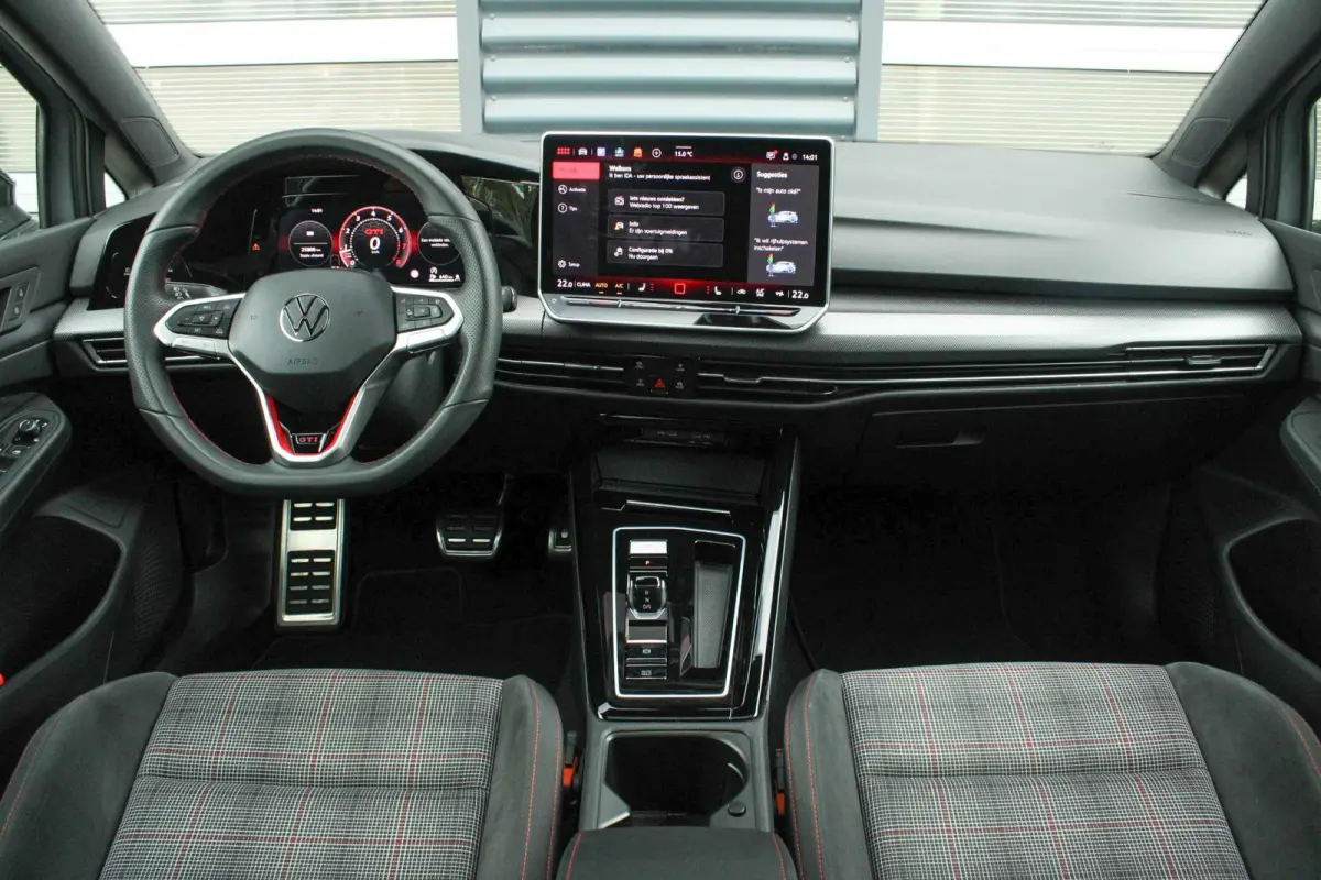 GTI 2.0 TSI 265pk DSG | DCC Onderstel | Panoramadak | Camera | 19" Estoril Velgen