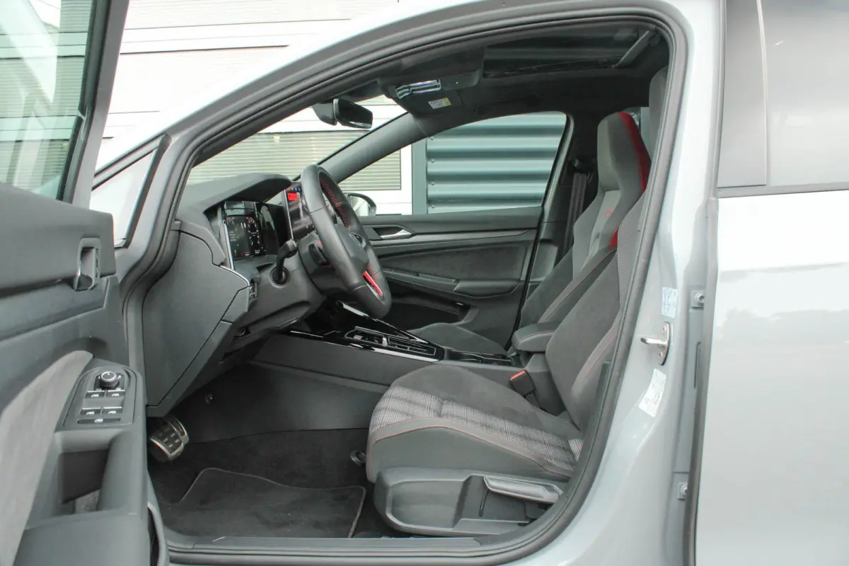 GTI 2.0 TSI 265pk DSG | DCC Onderstel | Panoramadak | Camera | 19" Estoril Velgen