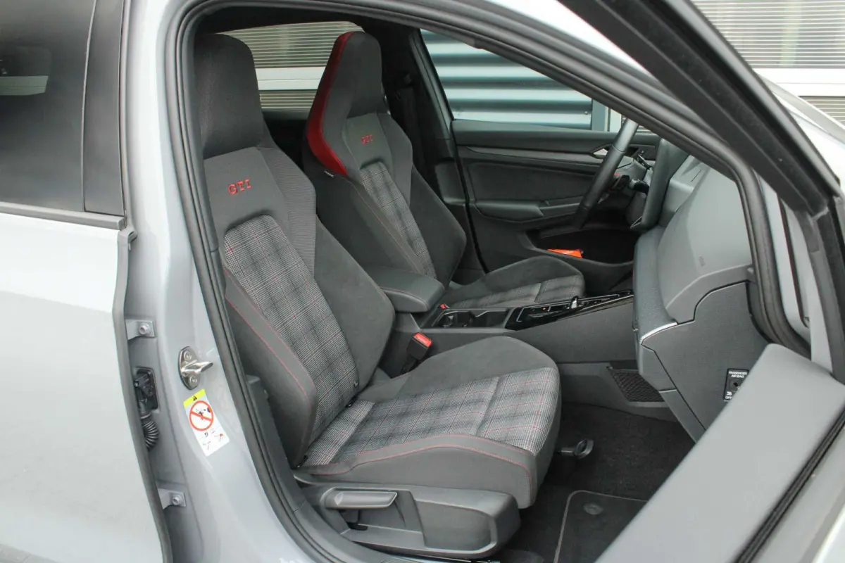 GTI 2.0 TSI 265pk DSG | DCC Onderstel | Panoramadak | Camera | 19" Estoril Velgen