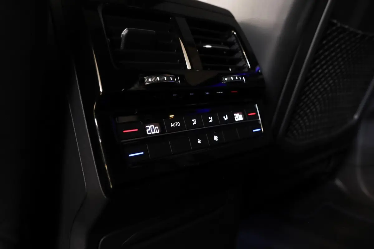3.0 TSi 4MOTION R|Massage|Pano|HUD|Trekhaak|