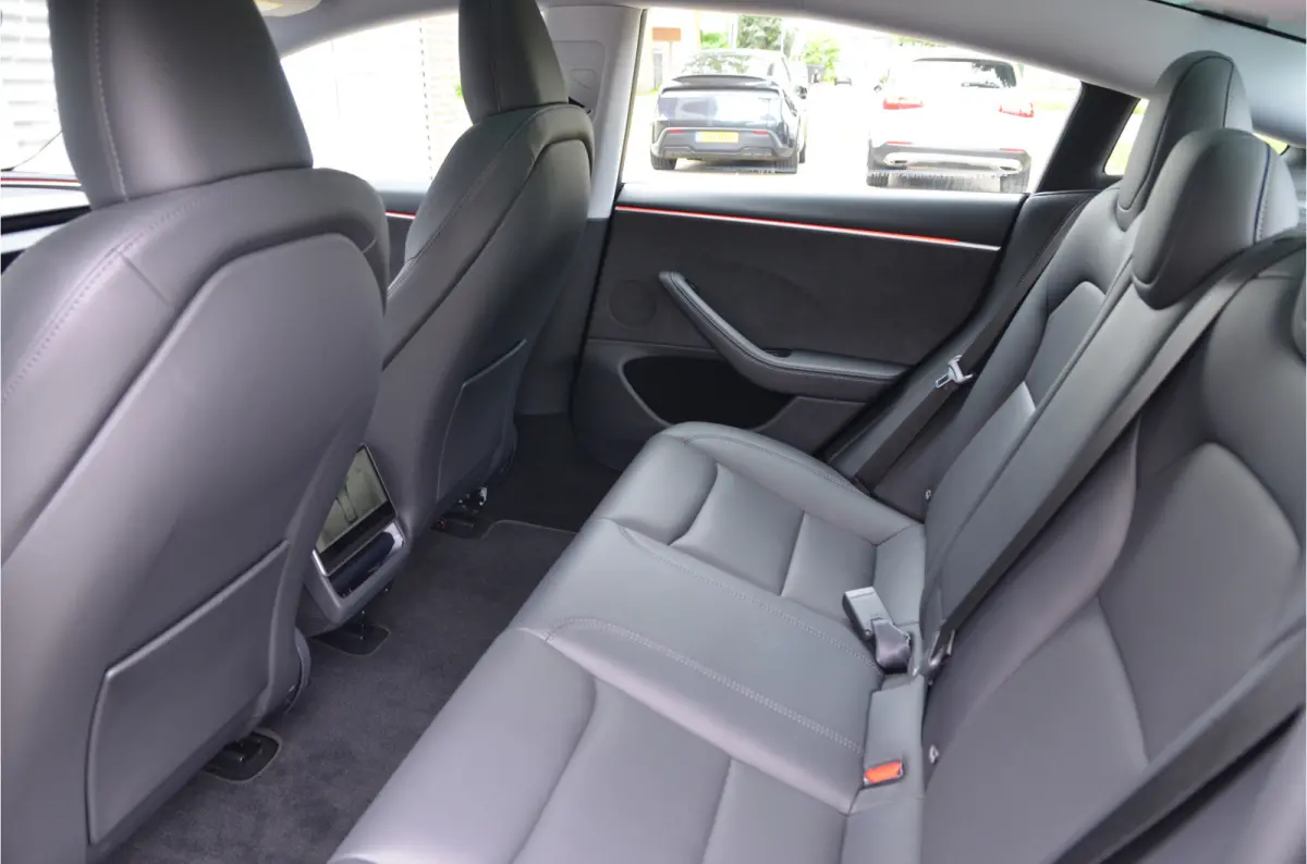 Premium Long Range AWD 78 kWh Highland, AutoPilot4.0 (FSD 99,- p/mnd) 19" Alu