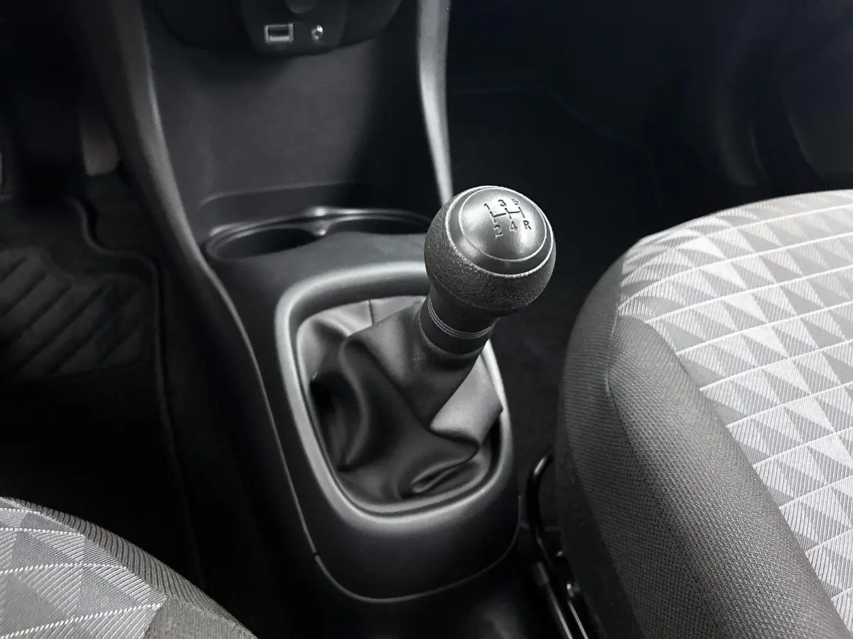 1.0 72pk Active | Airco | Bluetooth  | IsoFix |