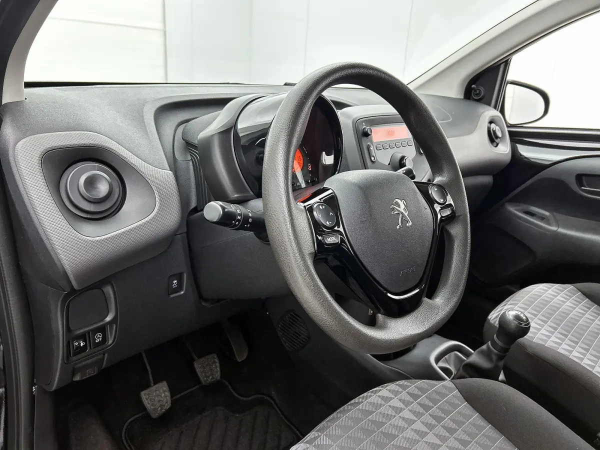 1.0 72pk Active | Airco | Bluetooth  | IsoFix |