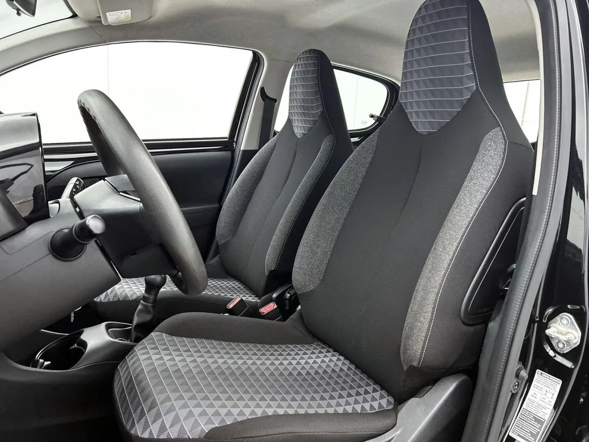 1.0 72pk Active | Airco | Bluetooth  | IsoFix |