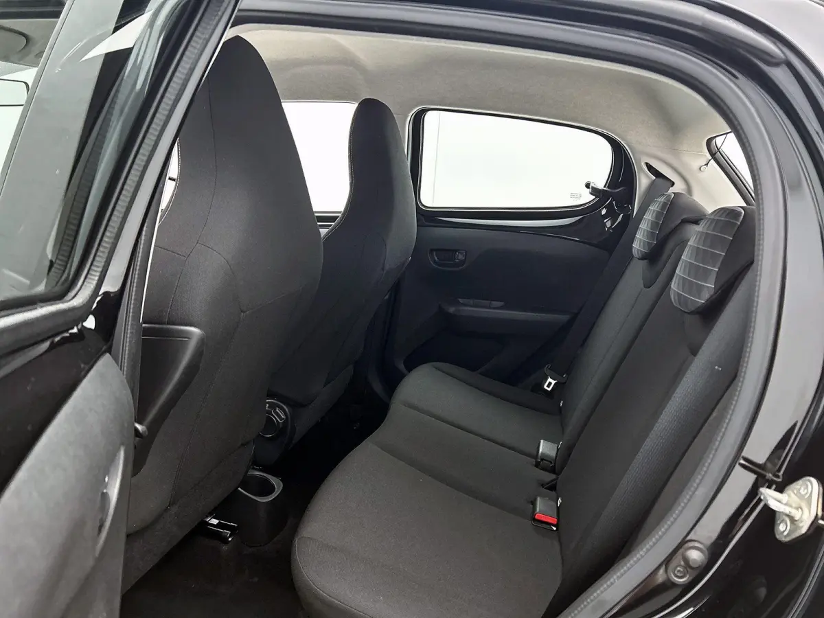 1.0 72pk Active | Airco | Bluetooth  | IsoFix |