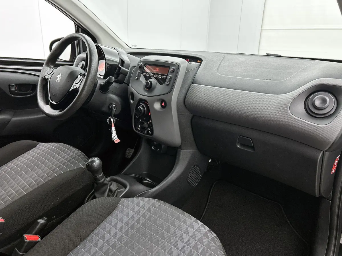 1.0 72pk Active | Airco | Bluetooth  | IsoFix |