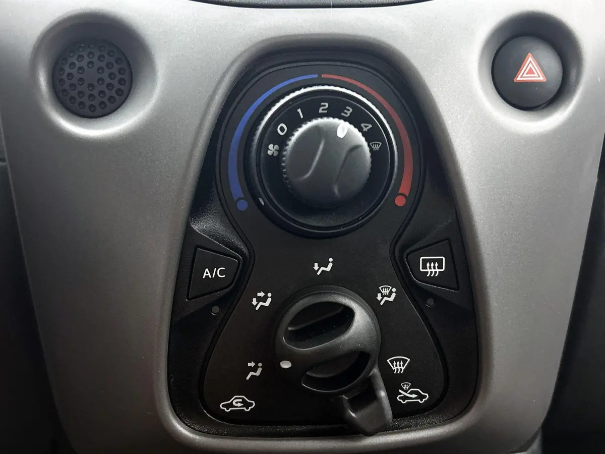1.0 72pk Active | Airco | Bluetooth  | IsoFix |