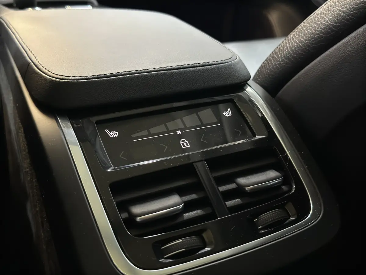 2.0 T8 Recharge AWD Ultimate Bright | Luchtvering | Leder | Stoel/Stuurverwarming | Harman&Kardon|