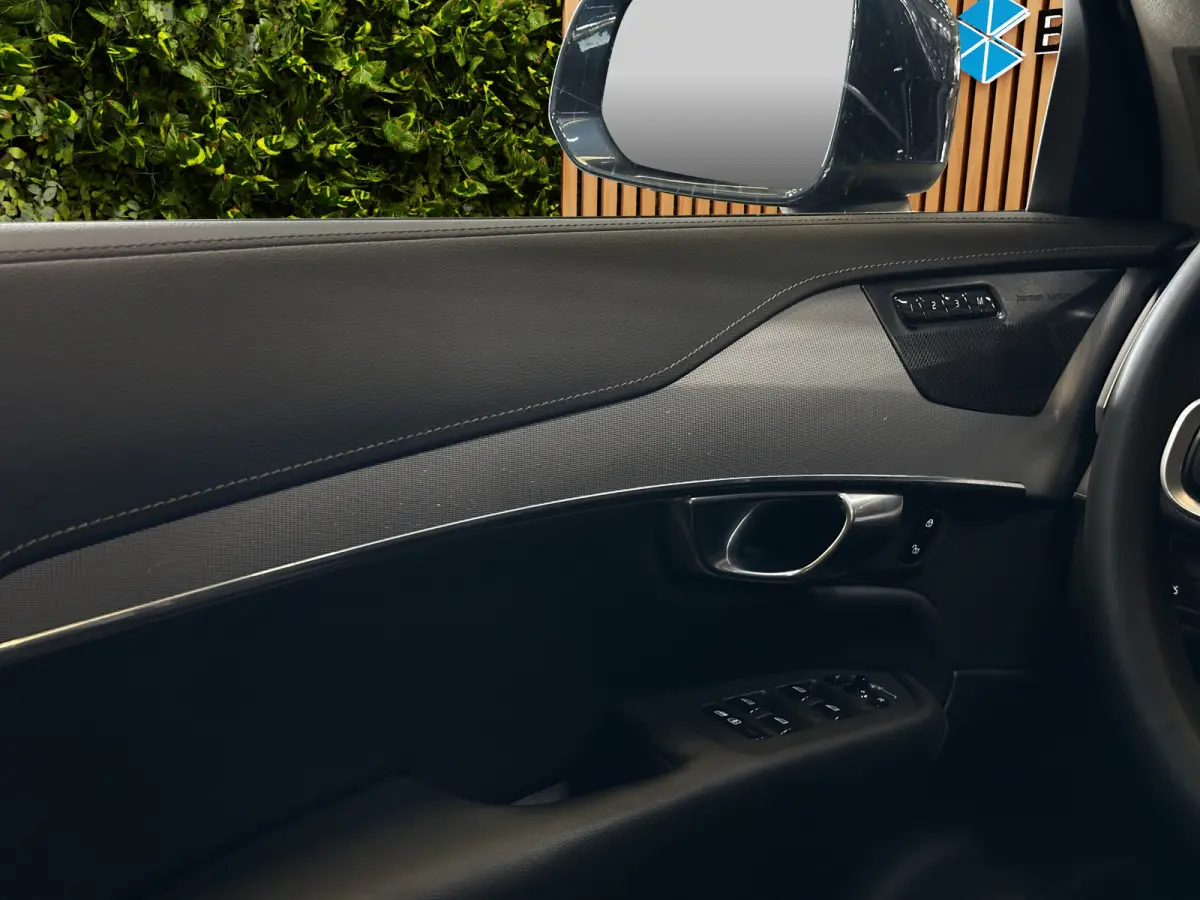 2.0 T8 Recharge AWD Ultimate Bright | Luchtvering | Leder | Stoel/Stuurverwarming | Harman&Kardon|