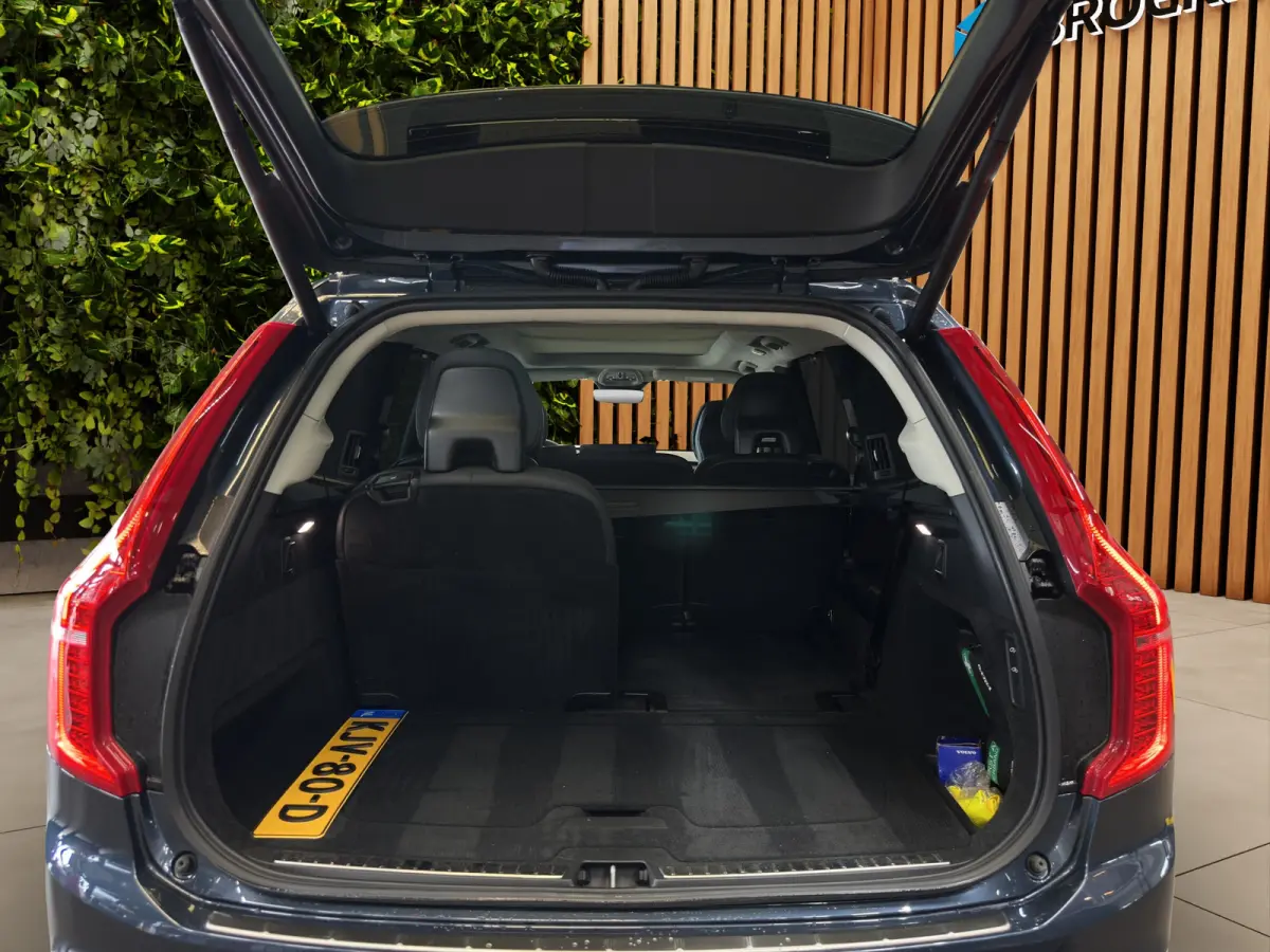 2.0 T8 Recharge AWD Ultimate Bright | Luchtvering | Leder | Stoel/Stuurverwarming | Harman&Kardon|