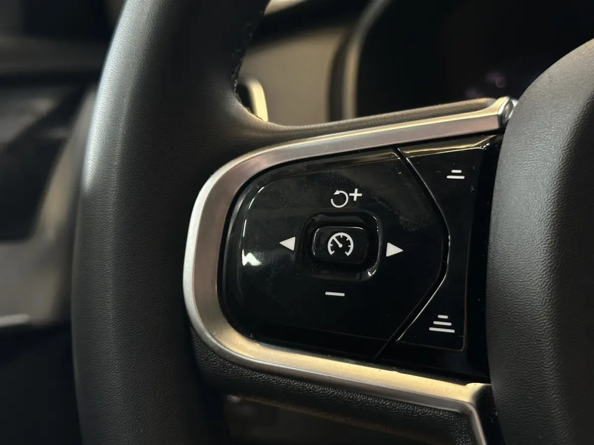 2.0 T8 Recharge AWD Ultimate Bright | Luchtvering | Leder | Stoel/Stuurverwarming | Harman&Kardon|