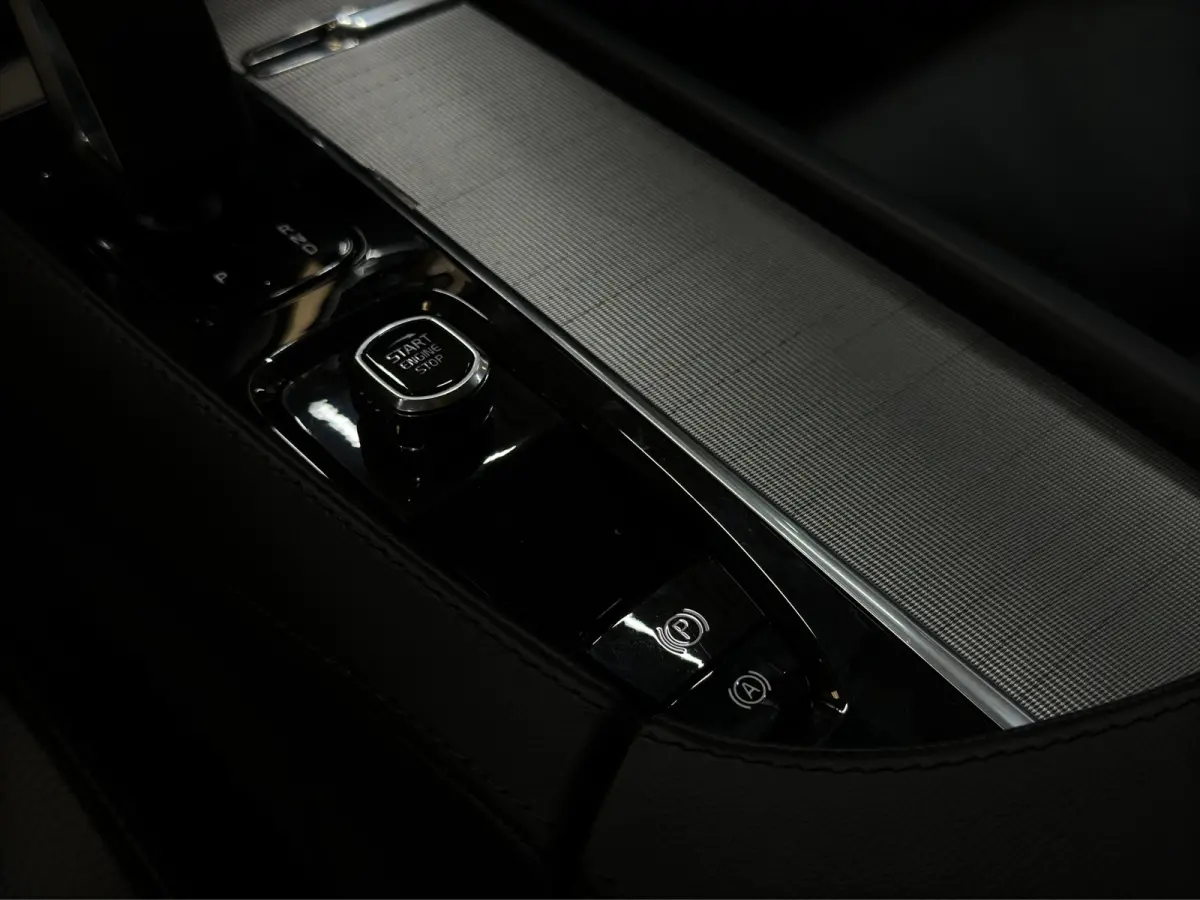 2.0 T8 Recharge AWD Ultimate Bright | Luchtvering | Leder | Stoel/Stuurverwarming | Harman&Kardon|