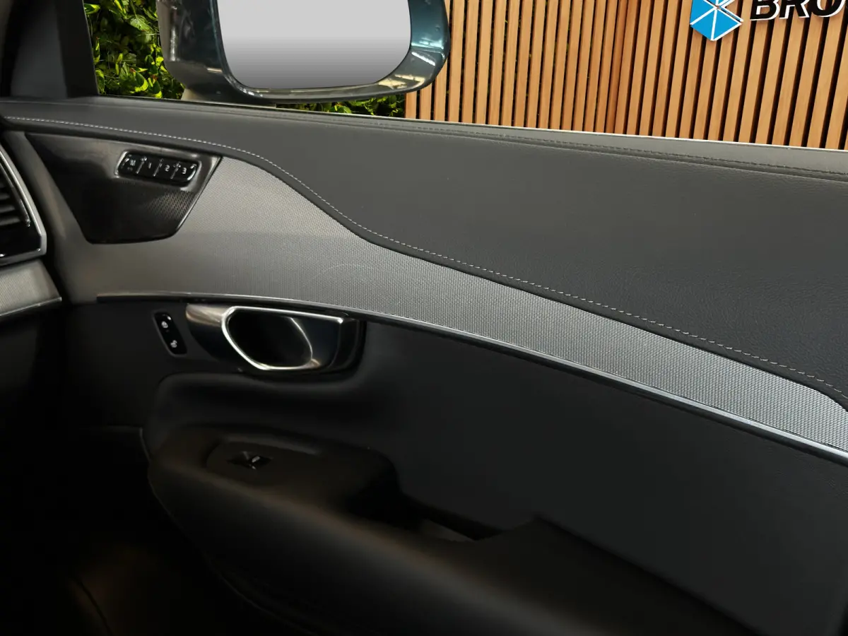 2.0 T8 Recharge AWD Ultimate Bright | Luchtvering | Leder | Stoel/Stuurverwarming | Harman&Kardon|