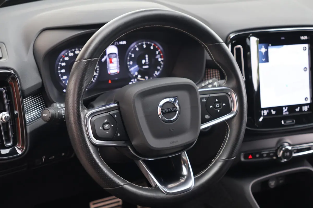 T4 R-Design | Stoelverwarming | Trekhaak | Parkeercamera | BLIS | Leder | Keyless