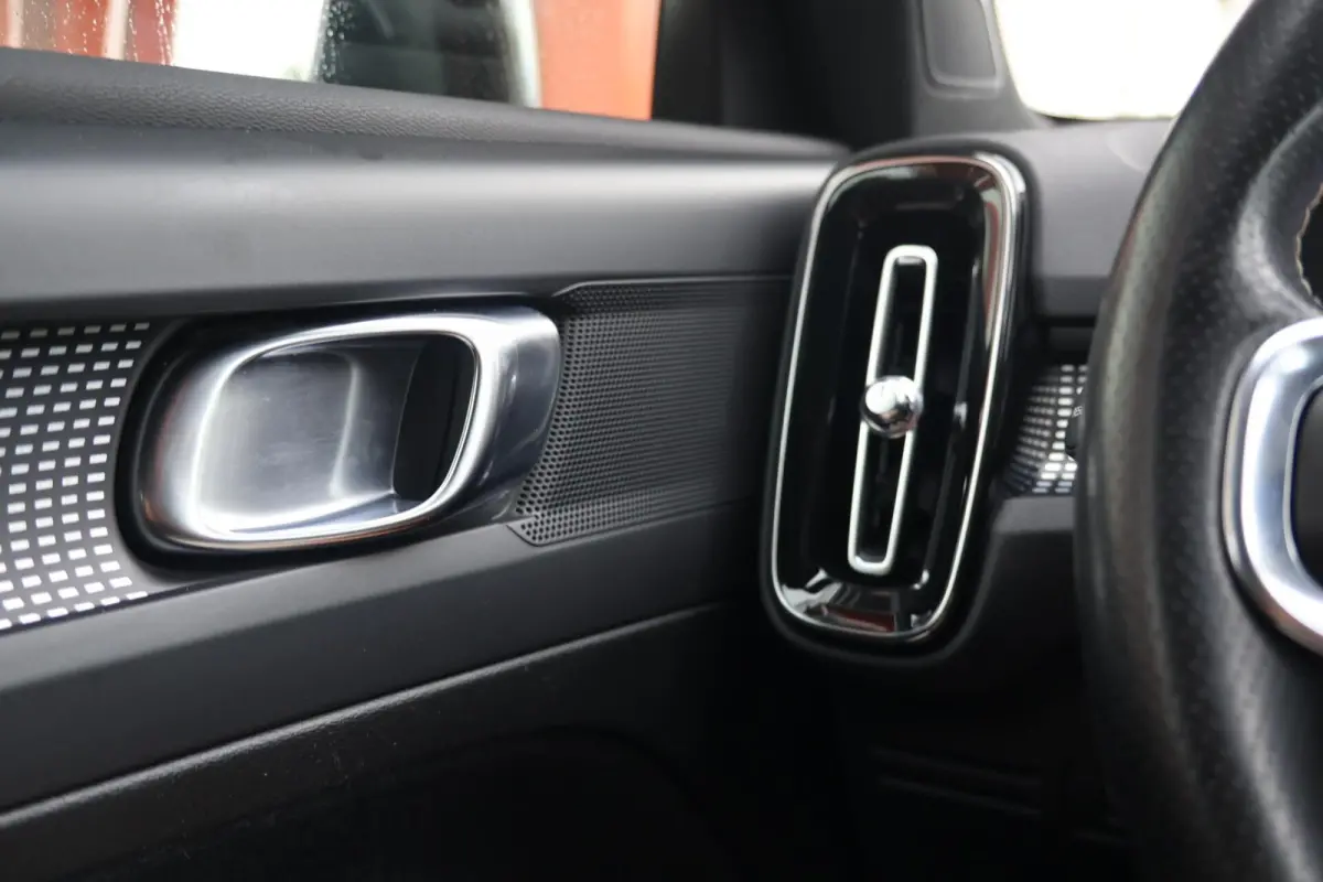 T4 R-Design | Stoelverwarming | Trekhaak | Parkeercamera | BLIS | Leder | Keyless