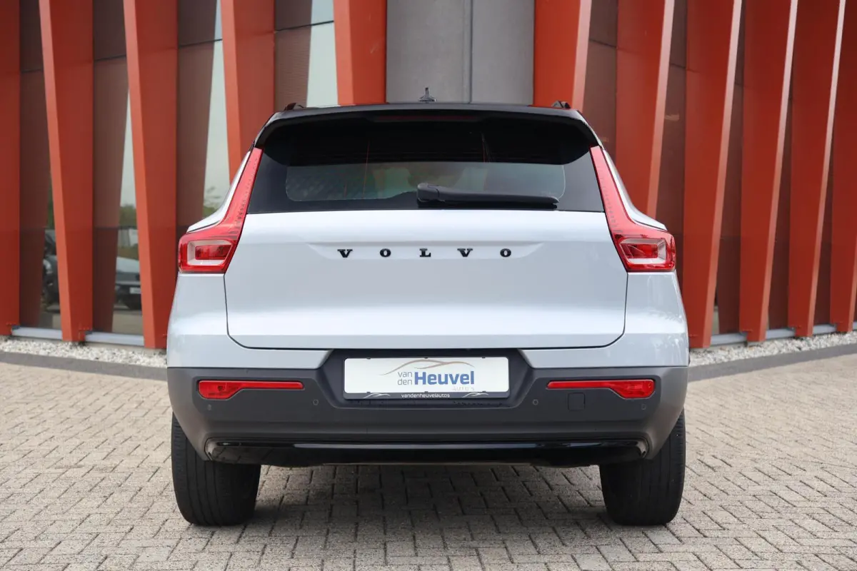 T4 R-Design | Stoelverwarming | Trekhaak | Parkeercamera | BLIS | Leder | Keyless