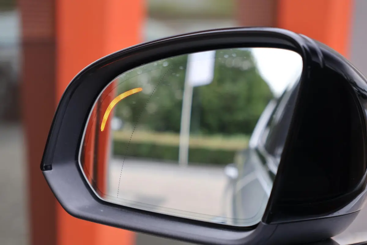 T4 R-Design | Stoelverwarming | Trekhaak | Parkeercamera | BLIS | Leder | Keyless