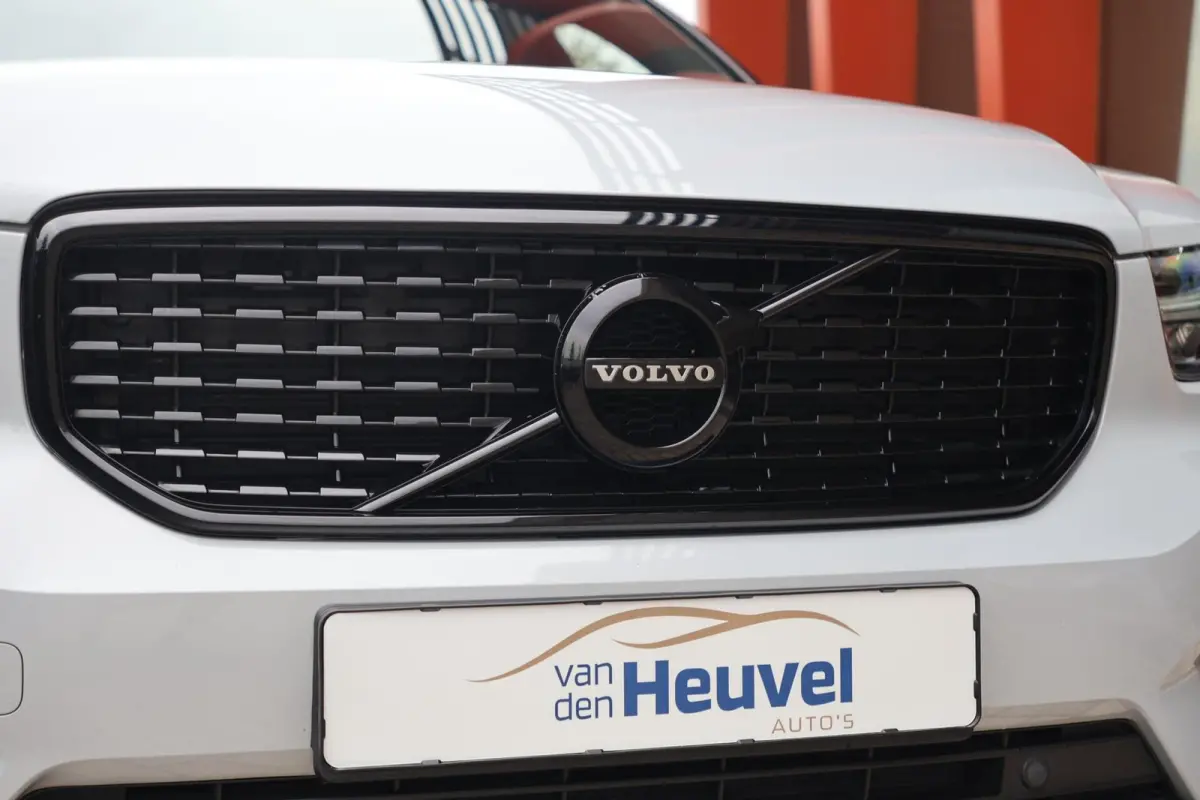 T4 R-Design | Stoelverwarming | Trekhaak | Parkeercamera | BLIS | Leder | Keyless