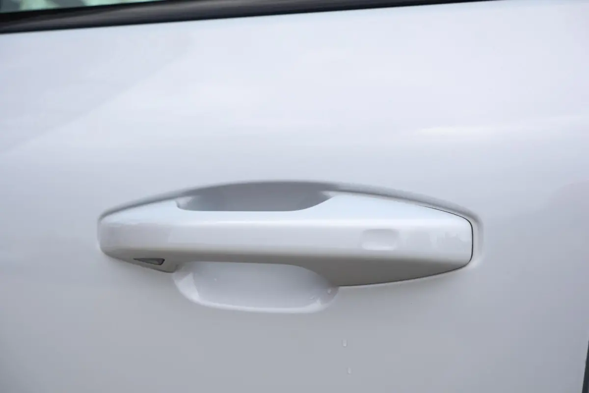 T4 R-Design | Stoelverwarming | Trekhaak | Parkeercamera | BLIS | Leder | Keyless