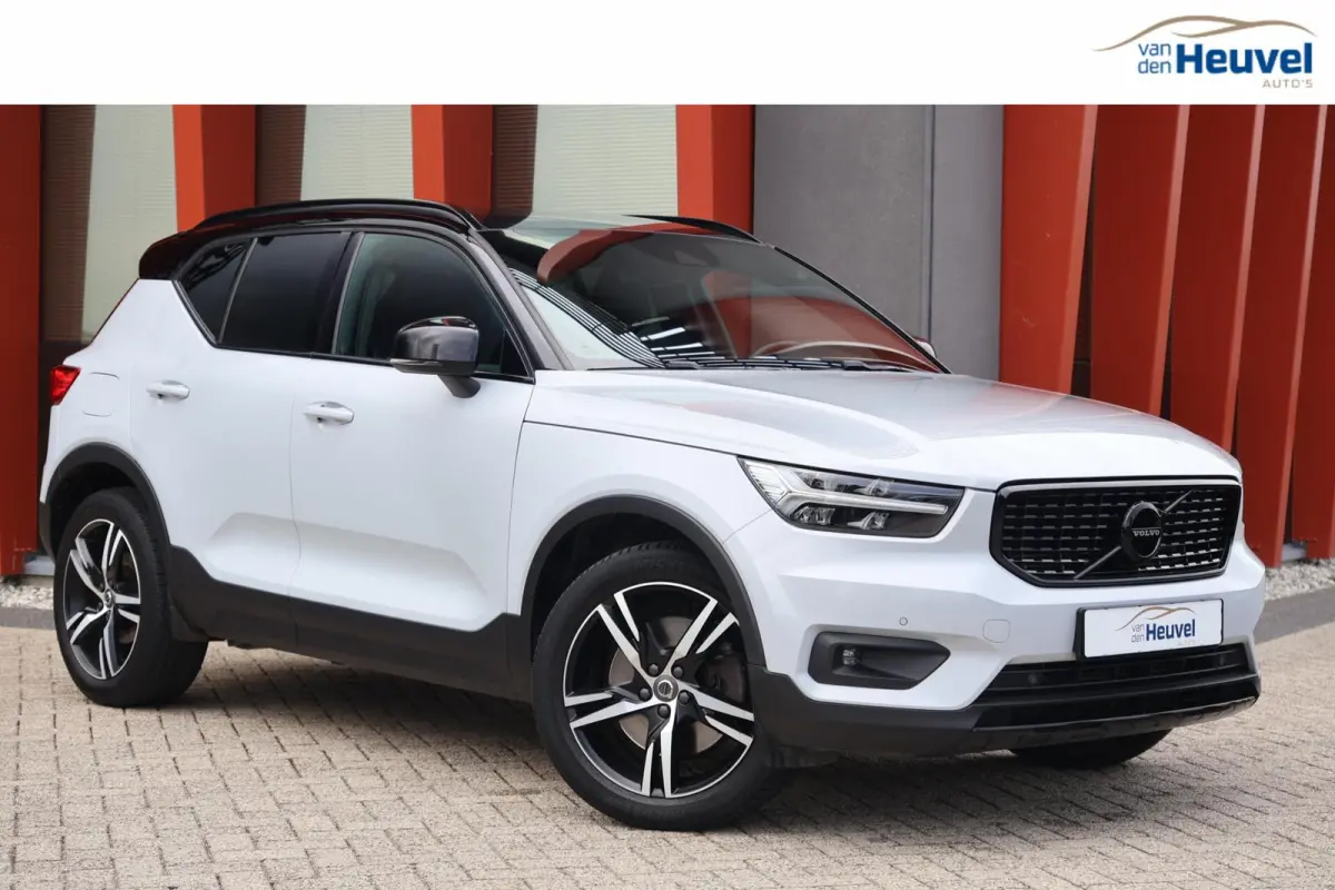 T4 R-Design | Stoelverwarming | Trekhaak | Parkeercamera | BLIS | Leder | Keyless
