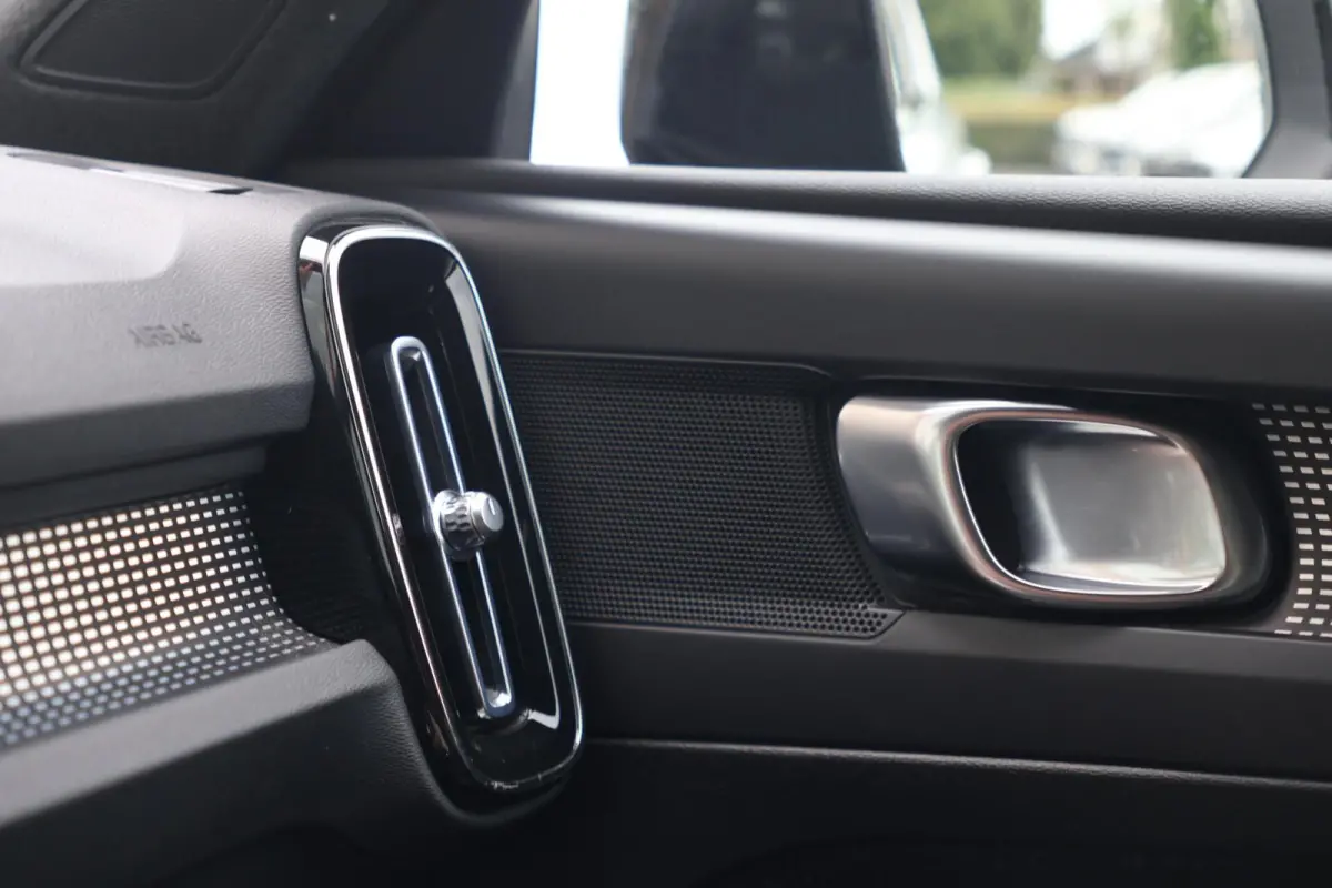 T4 R-Design | Stoelverwarming | Trekhaak | Parkeercamera | BLIS | Leder | Keyless